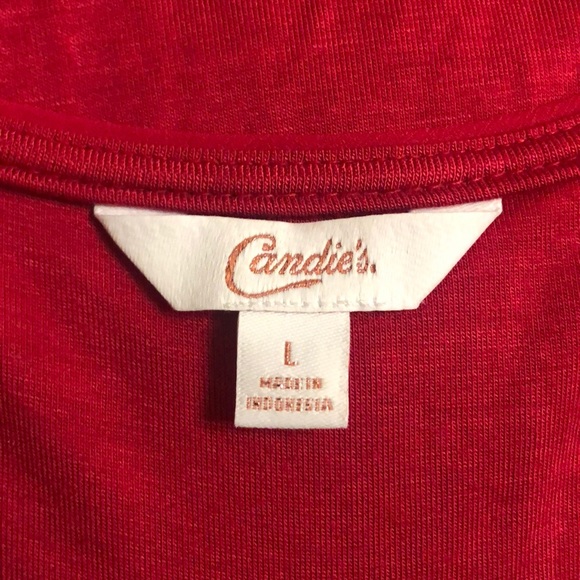 Beautiful juniors Red blouse with Black flowers 😻 - Picture 2 of 2